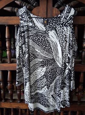 JM Collection Cold Shoulder Top